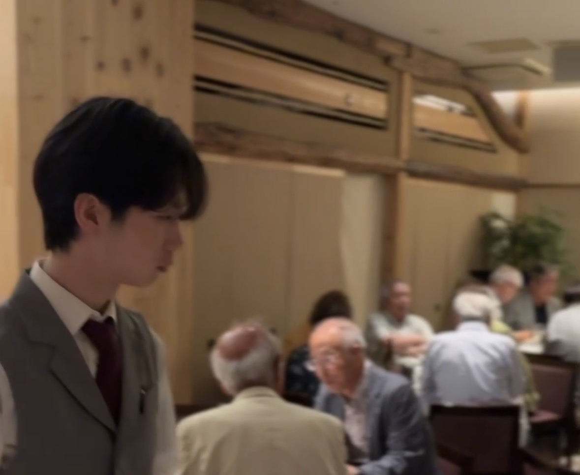 前線は任せる。後ろは僕が護る。